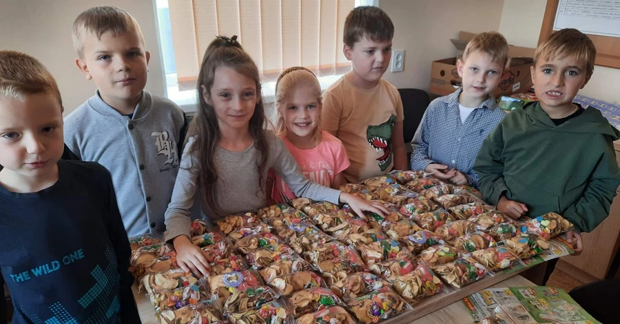 Волинський загін семирічок-волонтерів відправляє на фронт корисні солодощі