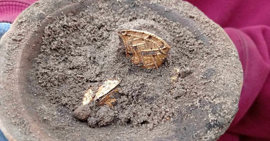 На Київщині археологи знайшли унікальні золоті прикраси часів Гетьманщини