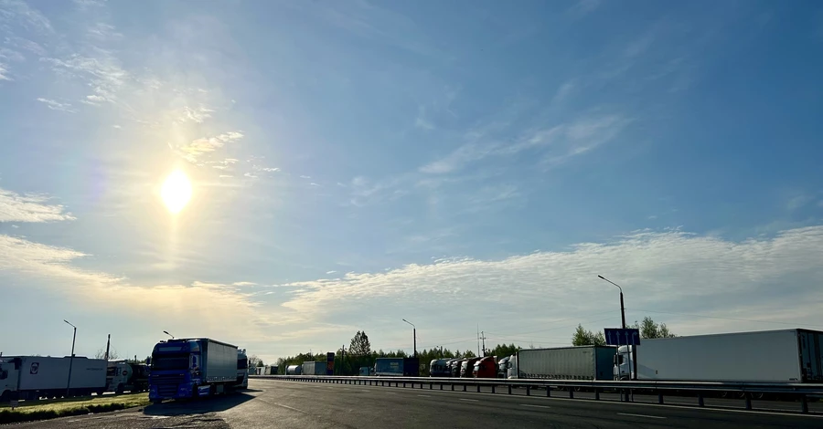 Польские перевозчики заблокировали три пункта пропуска на границе с Украиной