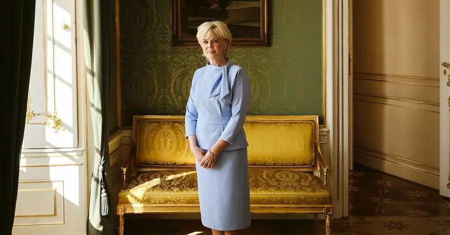 Первая леди Чехии снялась для обложки VOGUE в небесно-голубом костюме