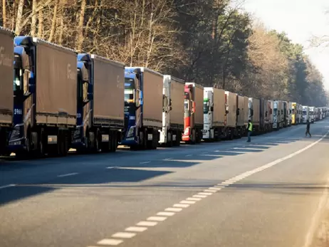 У чергах на польському кордоні майже 3 тисячі вантажівок - ДПСУ