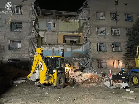У Селидовому з-під завалів міської лікарні дістали тіло другої жертви ракетного удару РФ