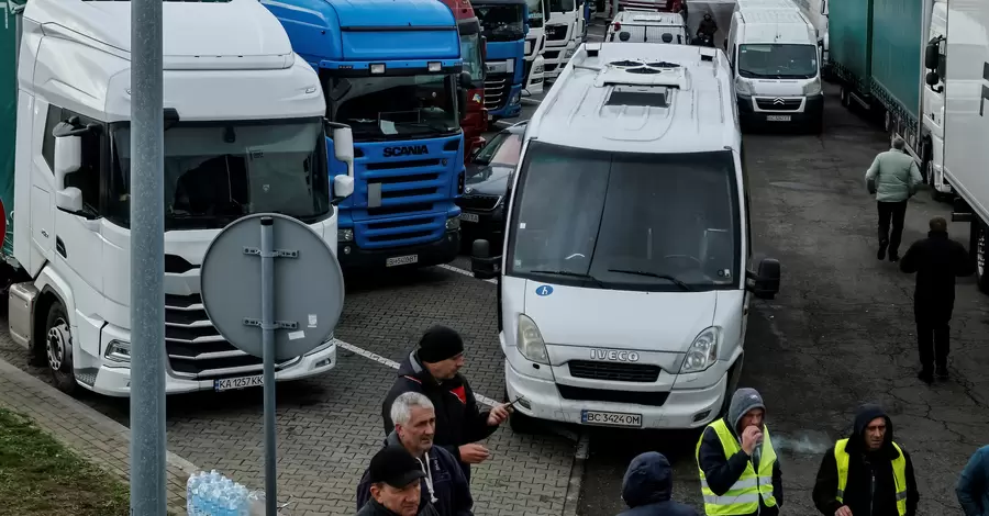 Польські перевізники посилять блокаду — біля пункту пропуску «Шегині» триватиме цілодобово