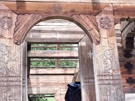 Во Львовской области спасли уникальную деревянную постройку ХХ века