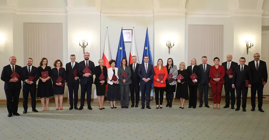 Польща призначила прем'єра: уряд уже називають «коаліцією випадкових перехожих»