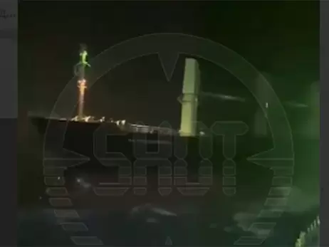 Під час шторму у Керченській протоці зіштовхнулись три російські судна