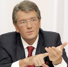 Ющенко поднимет зарплаты учителям и врачам 