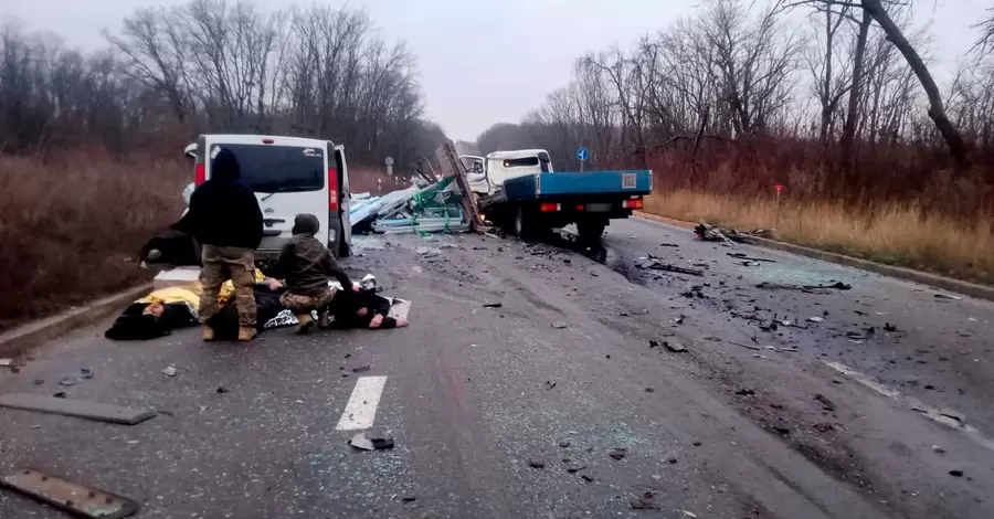 На Харківщині шість людей загинуло внаслідок ДТП із трьома автівками