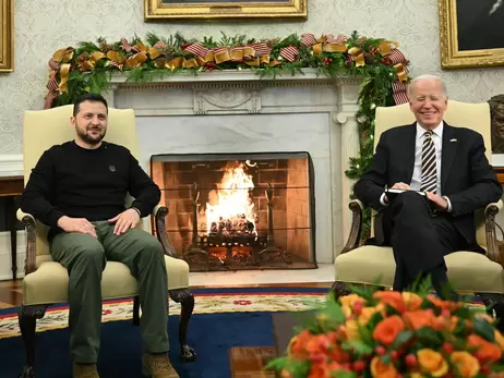 Байден и Зеленский начали встречу в Белом доме в новогодней атмосфере