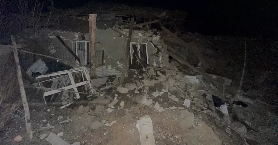 Жінка загинула під завалами власного будинку внаслідок ракетного обстрілу Херсонського району 