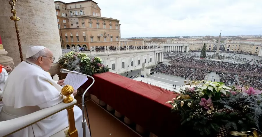 Папа Римский во время рождественского послания молился о мире в Украине