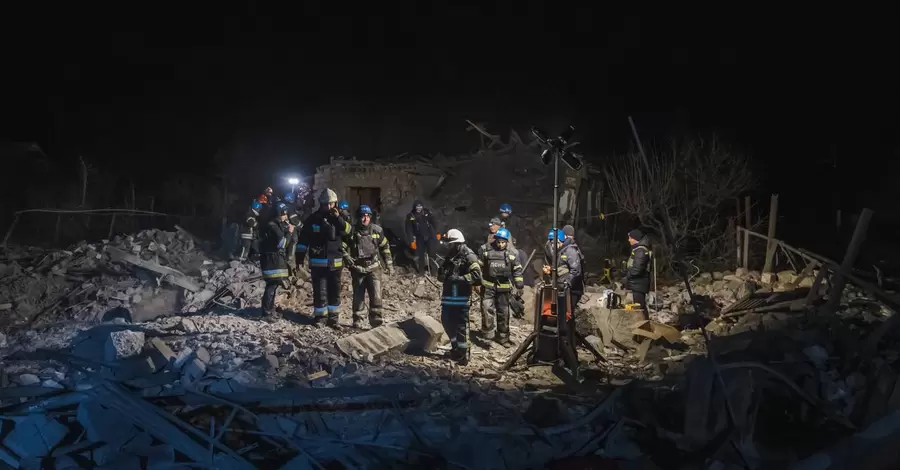 Удар по Покровскому району: в селе Ровно из-под завалов дома изъяли тело ребенка