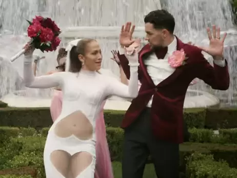 Дженніфер Лопес вийшла заміж у кліпі у сукні українського бренду Frolov