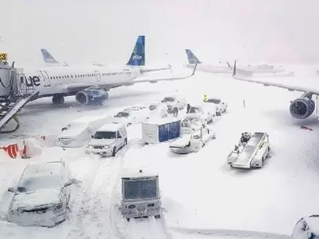 Из-за мощного зимнего шторма авиакомпании США отменили более 1600 рейсов