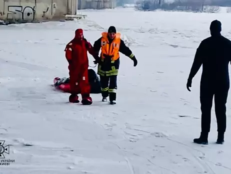 В Киеве умер рыбак, провалившийся под лед у Южного моста