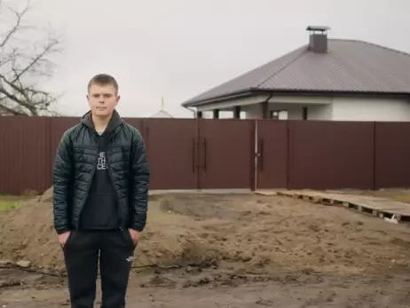 Саша наотрез отказался уезжать из села: как подростку из клипа Imagine Dragons новый дом строили