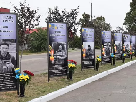 В Харьковской области вандалы повредили Аллею Памяти погибшим военным 