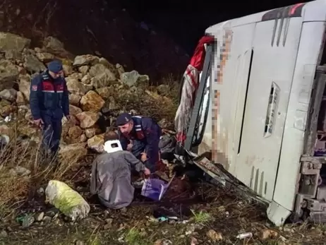 В Турции перевернулся пассажирский автобус, погибли 9 человек