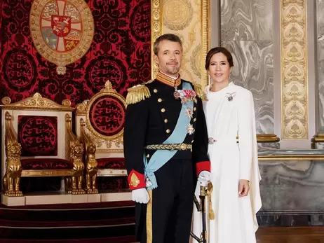 Палац Крістіансборг показав перший офіційний портрет нового короля та королеви Данії
