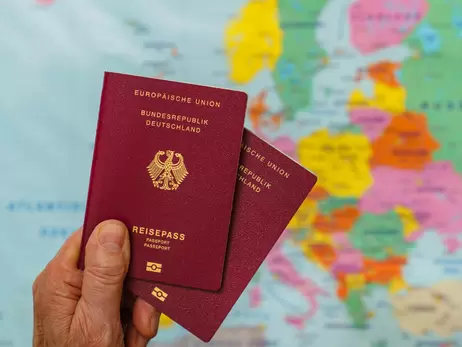 Німеччина спростила отримання громадянства - паспорт можна отримати за три роки замість восьми