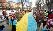 Украина – Соборная. Во Львове развернули самый большой государственный флаг Украины