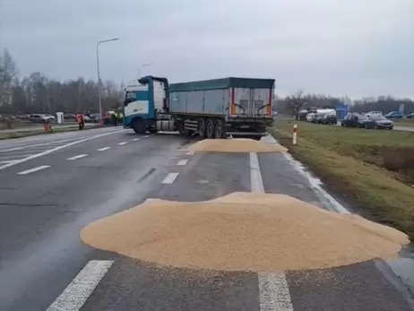Польща розпочала розслідування інциденту з українським зерном 