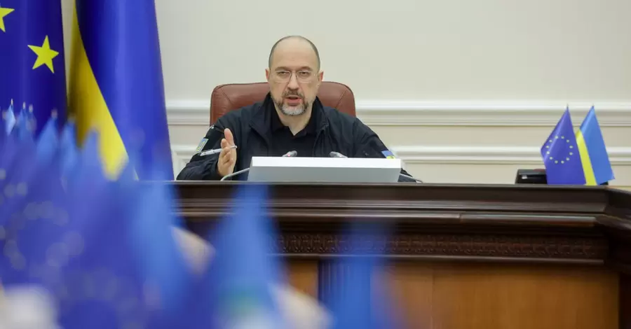 Шмигаль виграв суд у НАЗК - прем’єр не “здавав” викривача корупції