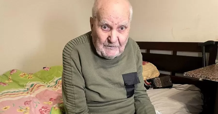 В Николаеве 104-летний мужчина впервые в жизни получил загранпаспорт, теперь он поедет к детям 