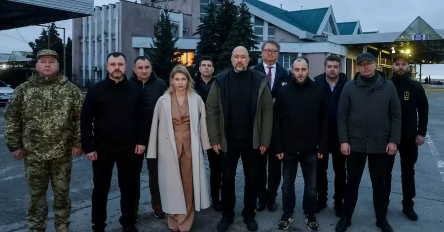 П'ять українських міністрів на чолі зі Шмигалем прибули на кордон, але польська сторона проігнорувала 