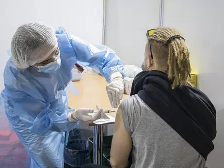 Украинцы смогут делать прививки в аптеках