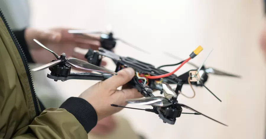 У професійних технікумах введуть курс «оператор дронів»