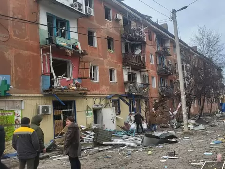 В результате авиаудара по центру Курахово в Донецкой области ранены 16 человек