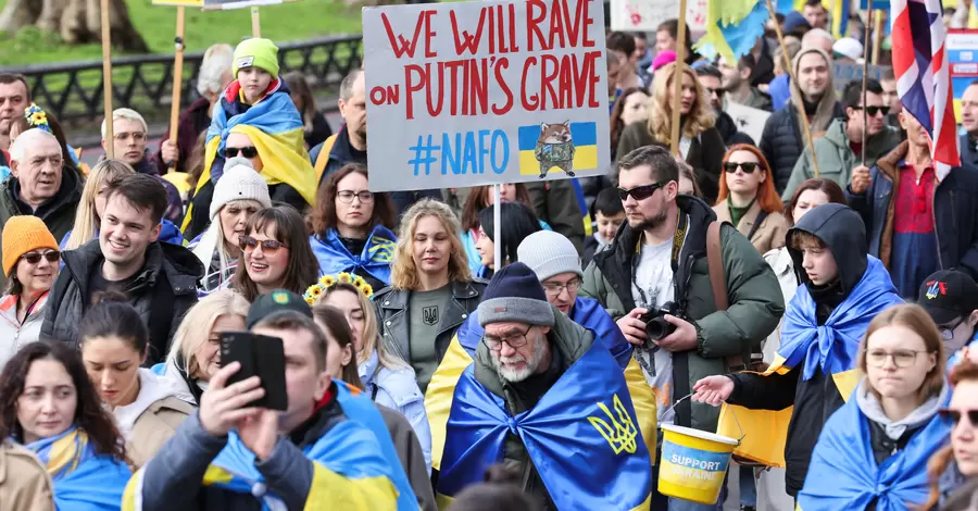 Шмигаль заявив, що українцям за кордоном можуть виплачувати 