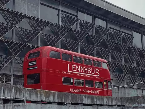Легендарний червоний автобус-кафе Lenny Bus тепер стоятиме біля Житнього ринку 