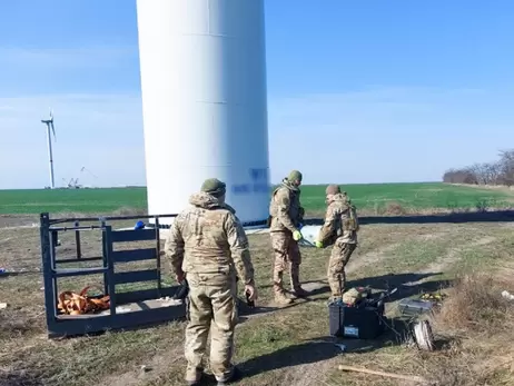 На Николаевщине полиция разминировала боевую часть шахеда, которая застряла в ветрогенераторе