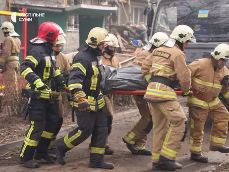 Из-под завалов дома в Сумах достали тело погибшего человека