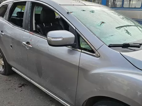 У Херсоні росіяни обстріляли таксі - водій загинув, пасажирів поранено 