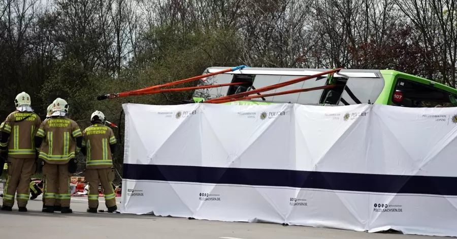 В аварії автобуса у Німеччині постраждали дві українки, ще одна могла загинути 