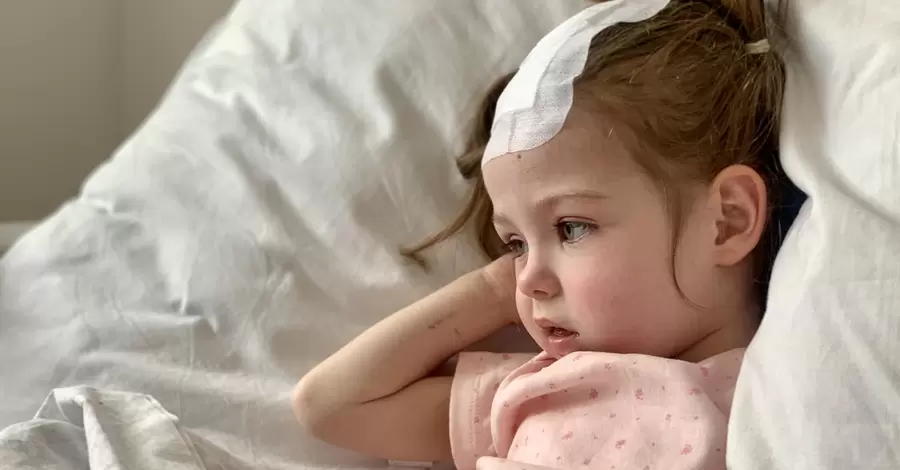 Львівські нейрохірурги врятували дівчинку з Ірландії, видаливши частину мозку