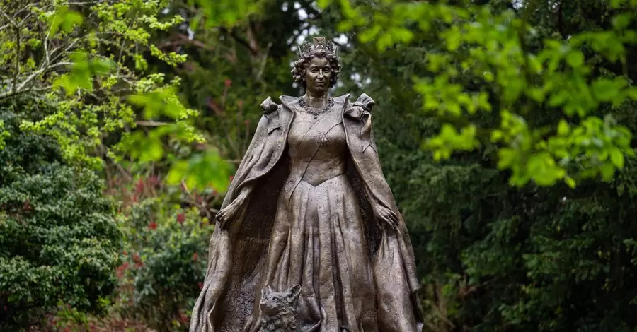 У Великій Британії відкрили перший пам'ятник покійній королеві Єлизаветі II 