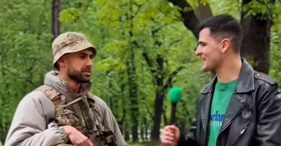 Блогер Ніколас Карма запитав військового, скільки коштує його "лук"