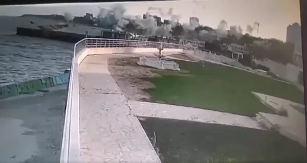 Генпрокурор показав відео детонації касетних боєприпасів під час удару по Одесі