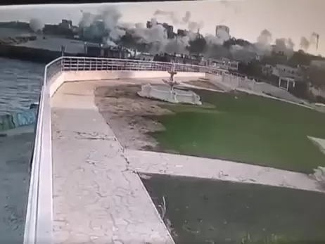 Генпрокурор показав відео детонації касетних боєприпасів під час удару по Одесі