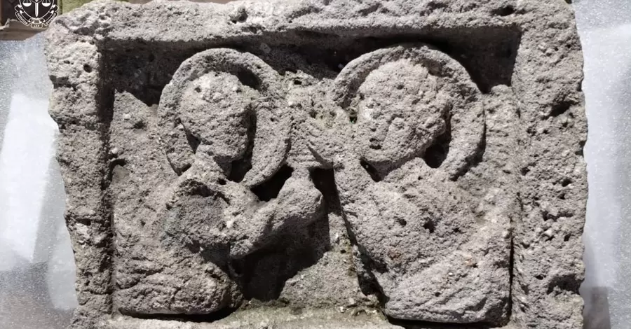 Прокурори Луцька знайшли унікальну плиту часів Київської Русі
