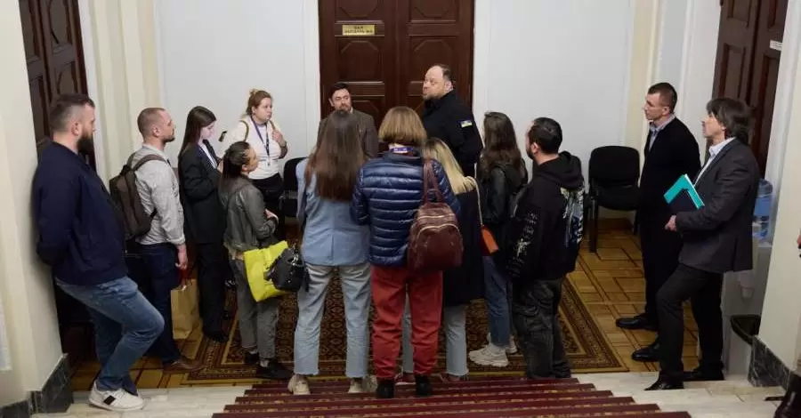 Стефанчук подписал распоряжение о допуске журналистов в Раду в условиях военного положения