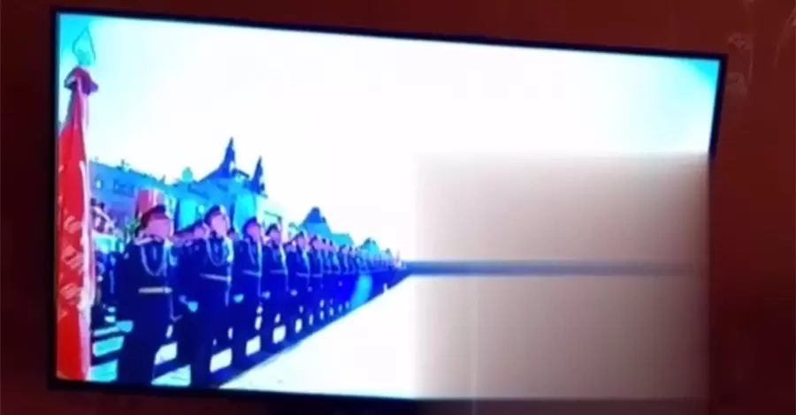 Российские хакеры взломали ряд украинских каналов, запустив трансляцию парада в Москве