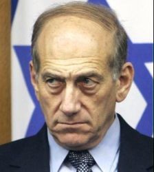 Премьер Израиля подал в отставку из-за взяток 