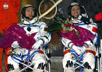 Китайские космонавты собираются в космос 