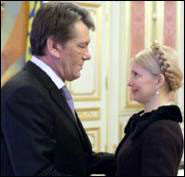 Тимошенко обвинили в том, что она не подбежала здороваться с Ющенко 