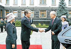 Встречая Его Величество Карла XVI, Ющенко допустил оплошность 